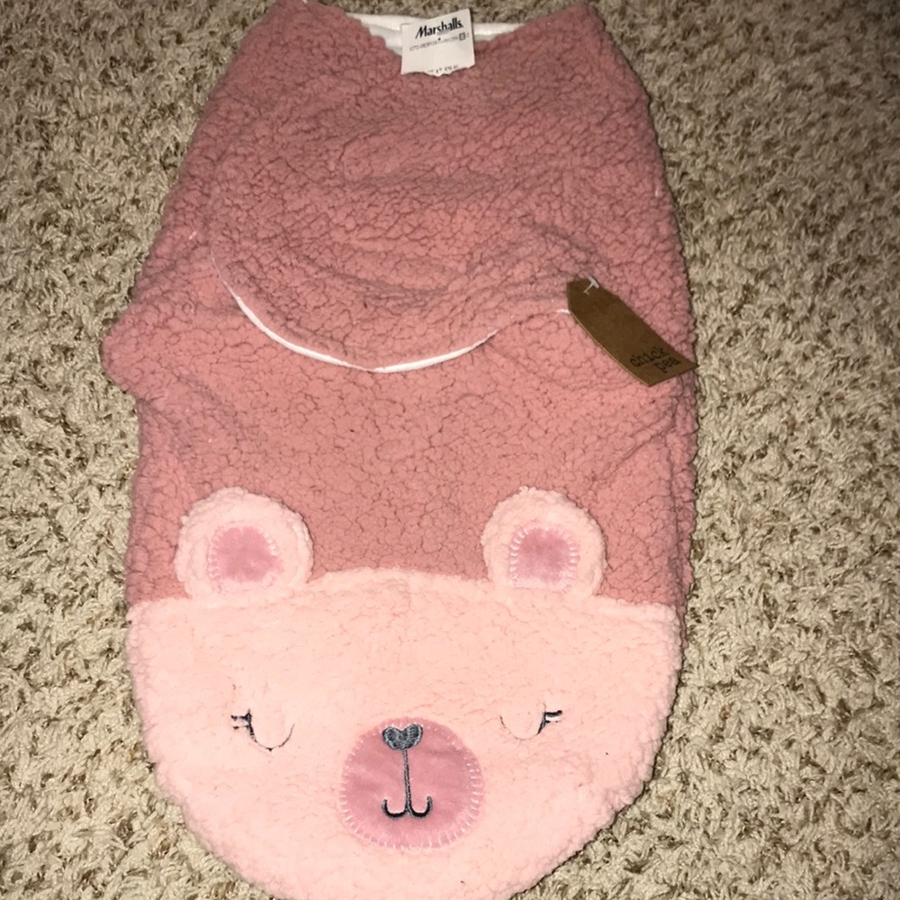 NEW baby girl swaddle fluffy (3-6 months)